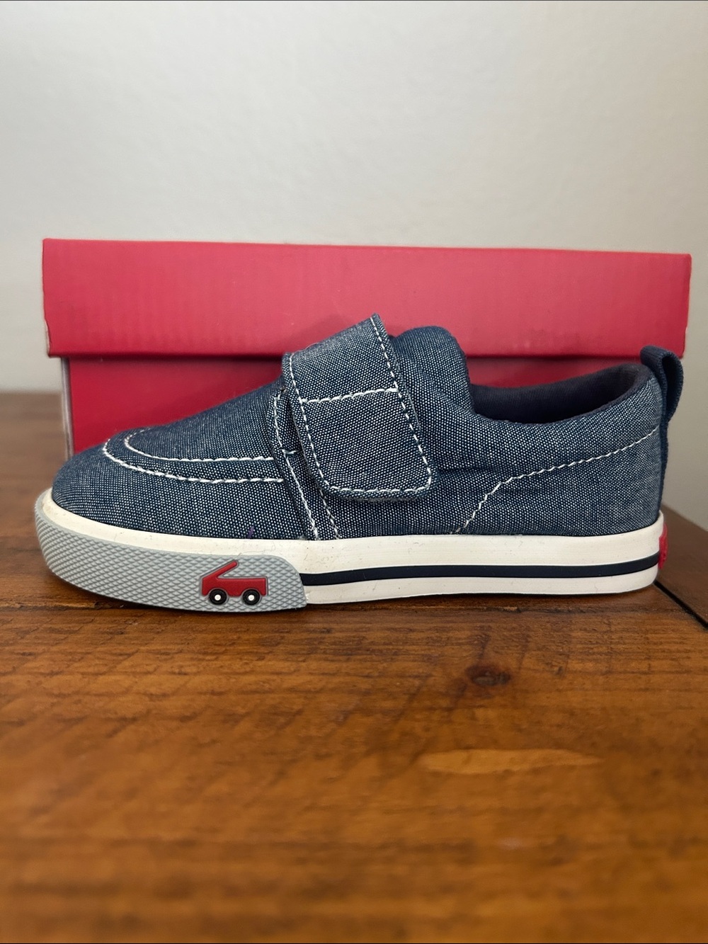 See Kai Run Wyatt Chambray sneakers toddler size 8